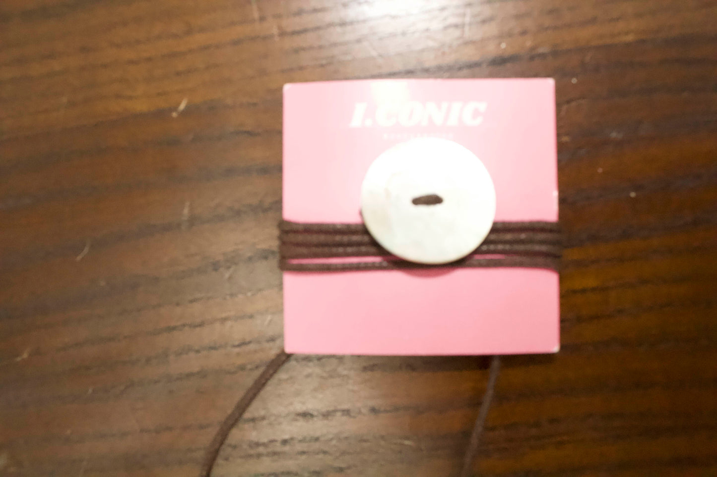 Pearlescent loop de loop choker