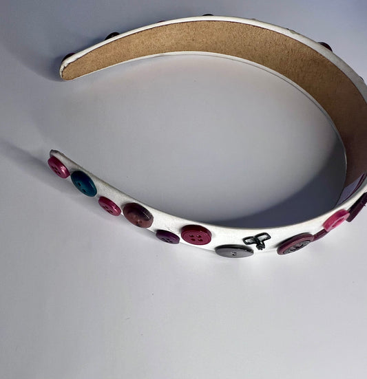 Hooked button headband